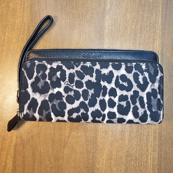 Coach Double Accordion Zip Wallet Wristlet Clutch in Leather F53146 - Picture 1 of 12